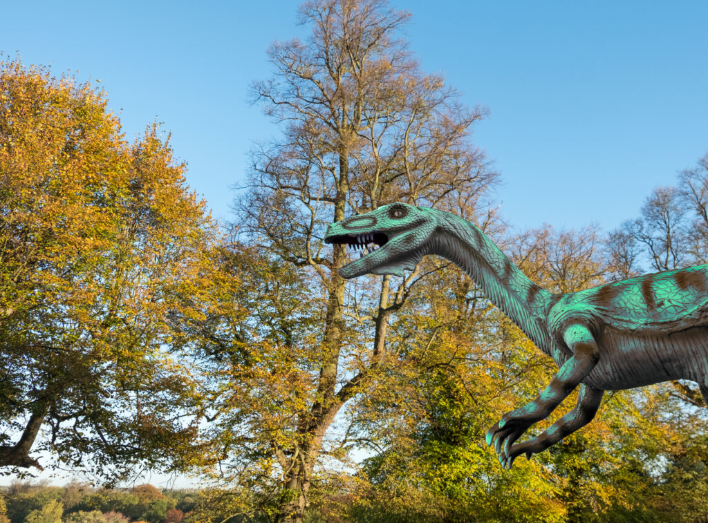 Convivio Adan con dinosaurios?